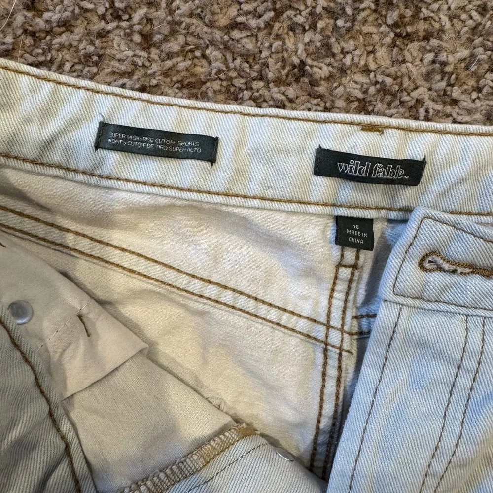 Wild Fable Super High Rise Cutoff Denim Shorts Size 10 - Picture 3 of 4